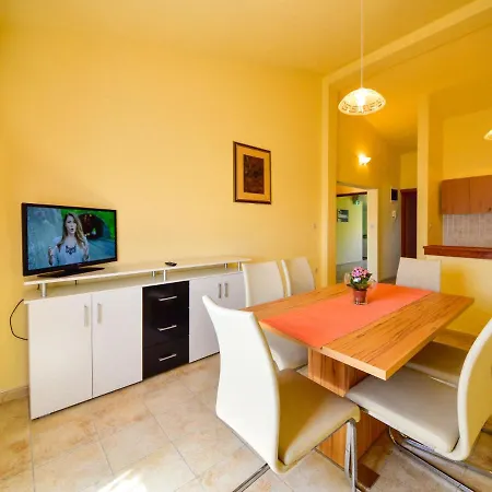 Fani-4 By Interhome *