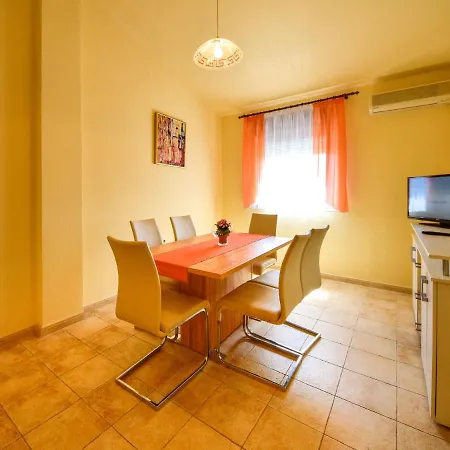 Fani-4 By Interhome Apartmán *